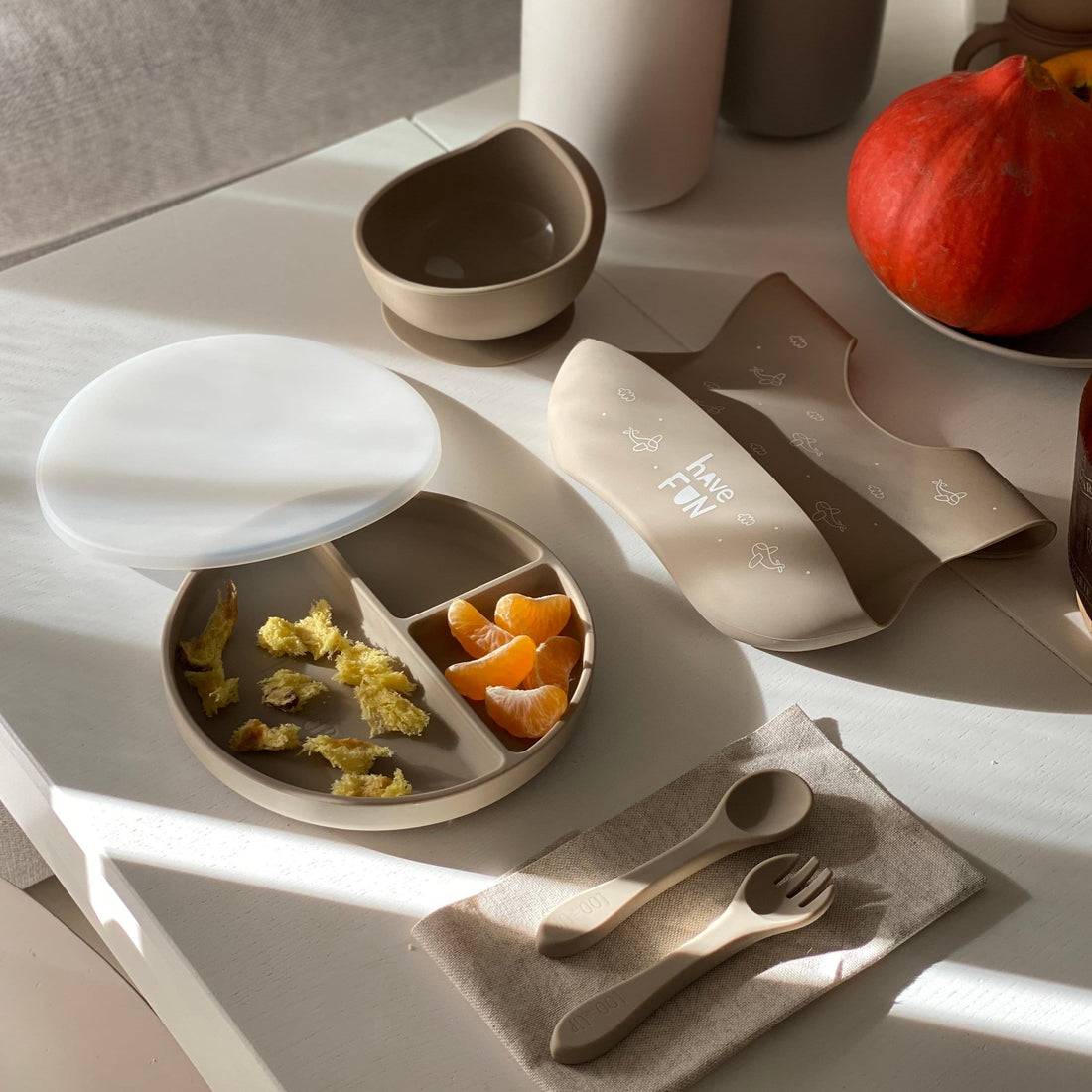 Set Pappa Svezzamento Beige (Ciotola Piatto Bavaglino e Posate)