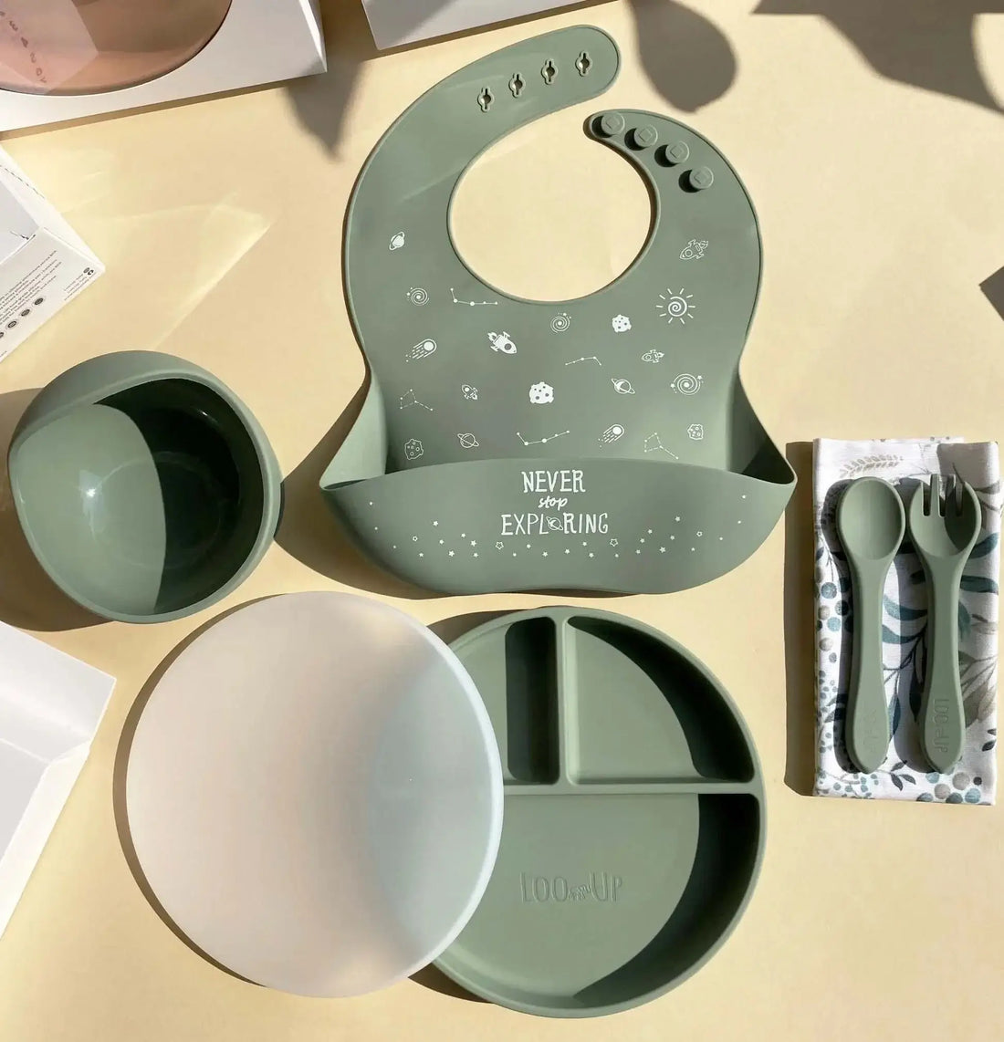 Set pappa svezzamento (ciotola piatto posate e bavaglino Sage) - Loo.Up